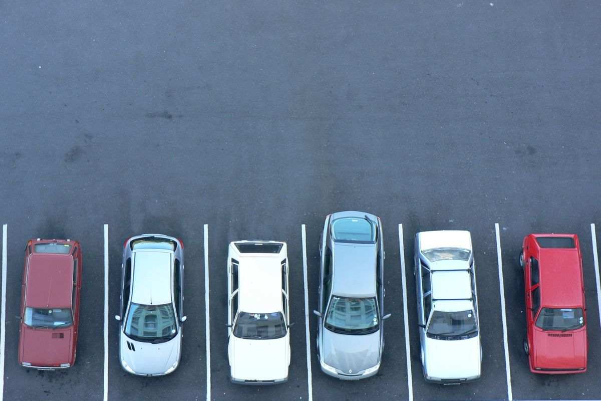 Codice della Strada: anche sulle strisce bianche rischi la multa. Ecco perché