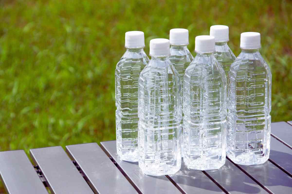Le bottiglie di plastica cambiano, la novità
