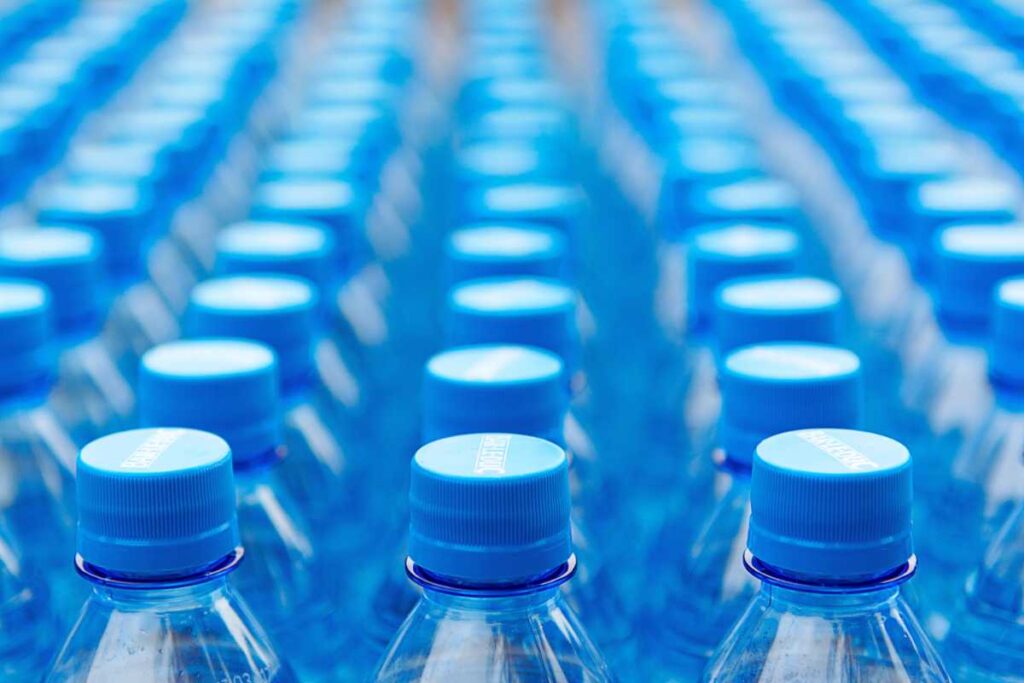 Le bottiglie di plastica cambiano, la novità