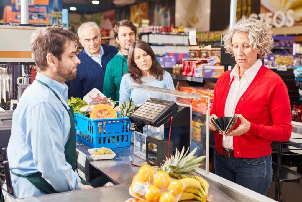 in questi supermercati gli over 60 pagano metà della spesa
