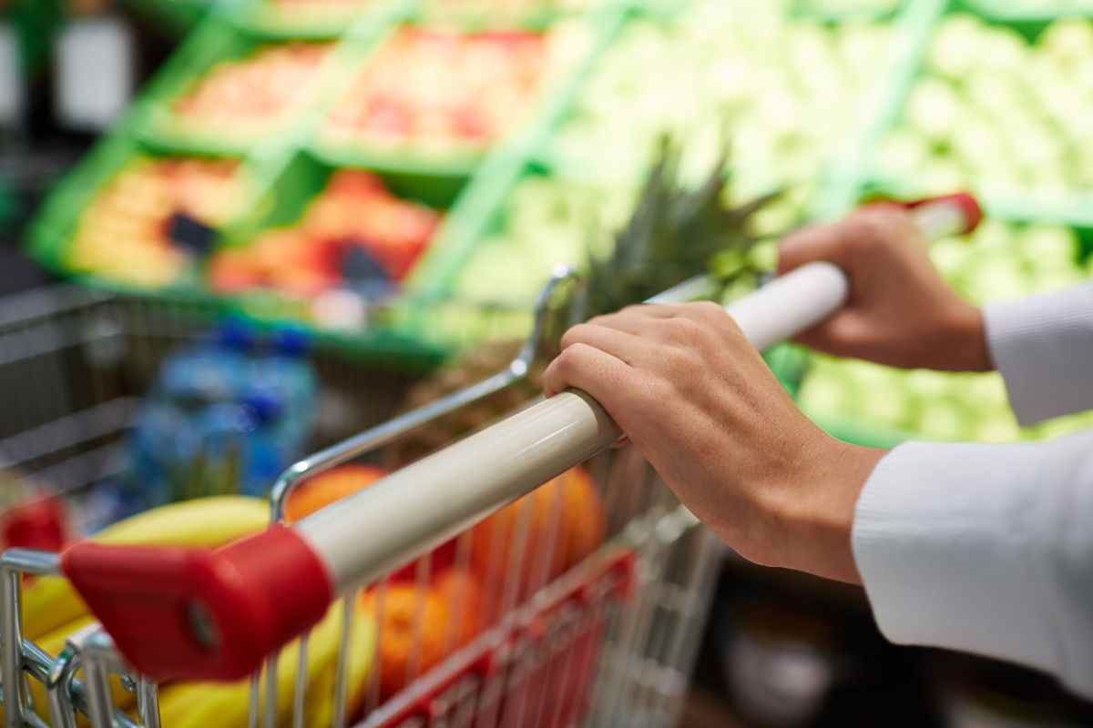 in questi supermercati gli over 60 pagano metà della spesa