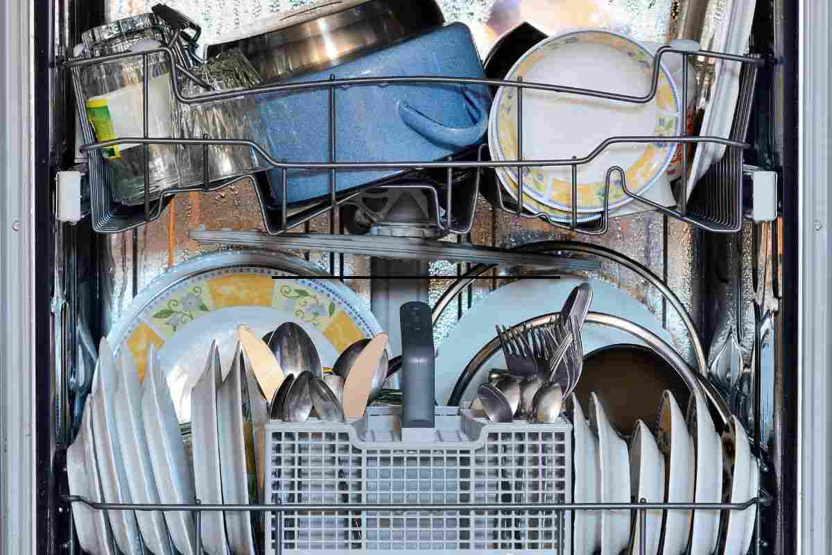 i trucchi dell'idraulo per garantire efficienza alla tua lavastoviglie