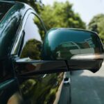 specchietto auto: ecco come pulirli col dentifricio
